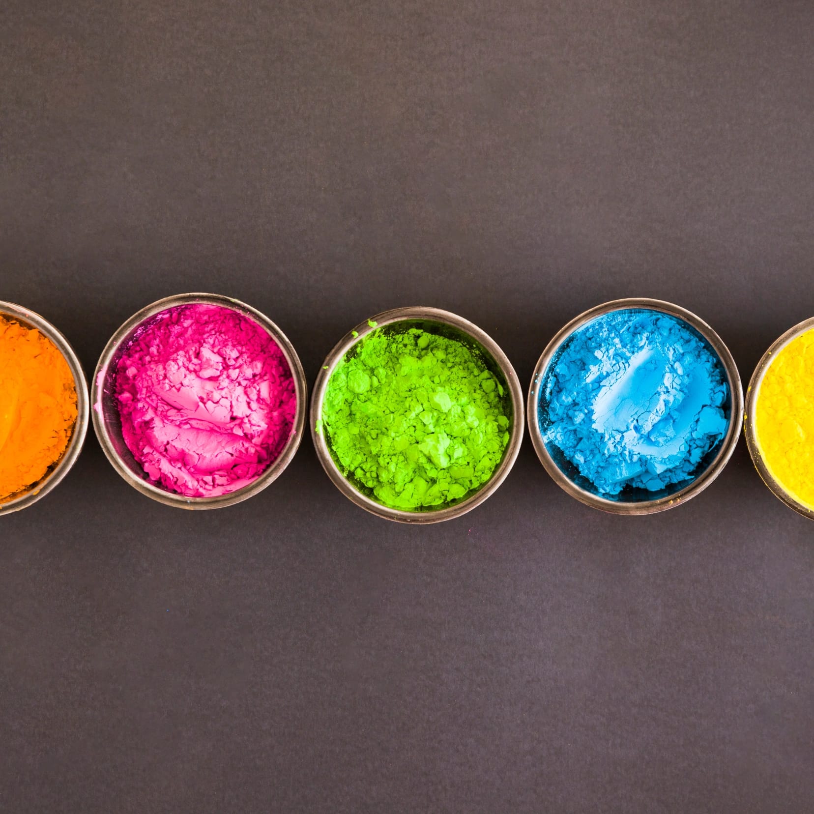 High-strength pigment paste in vibrant colors